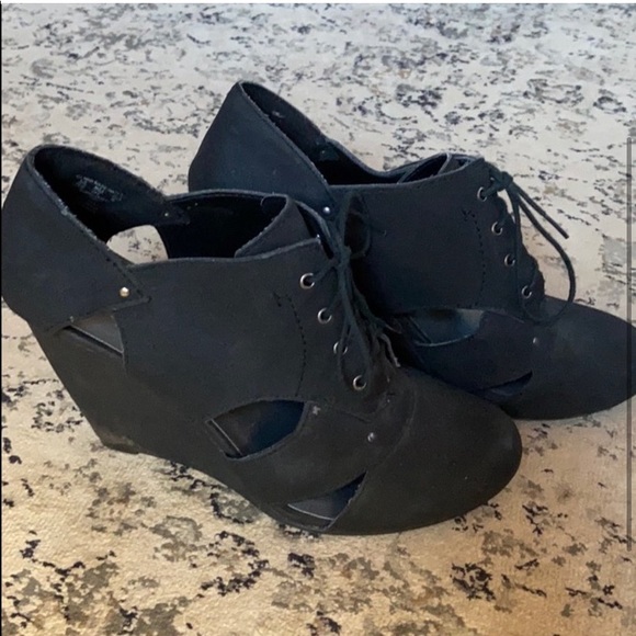 Vintage Heels - Picture 4 of 5